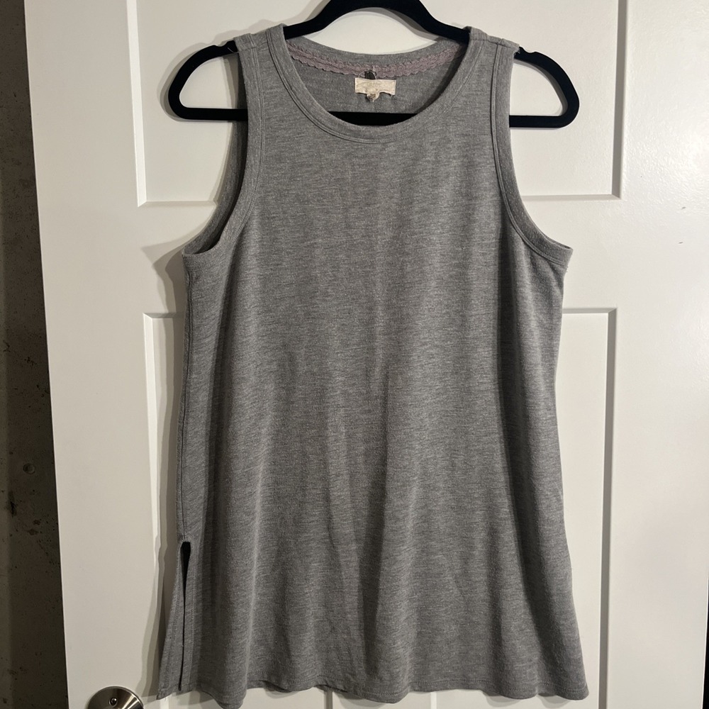 Cupio Womens Heather Gray Sleeveless Tank Top Medium Basic Crew Neck Side Slit